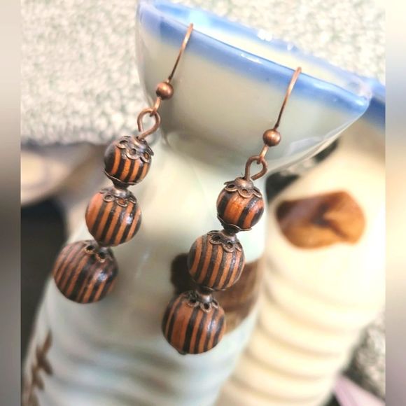 ⭐️3/$25⭐️🆕️ Round Bead Drop Earrings - Picture 1 of 3